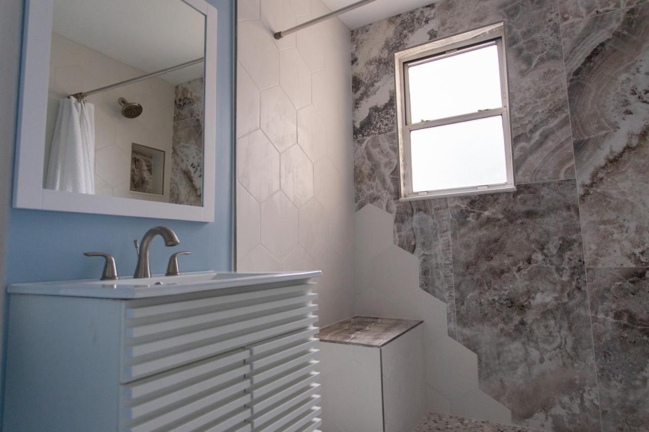 Central & Comfortable Home Walk To The Beach! Jacksonville Beach Exteriör bild